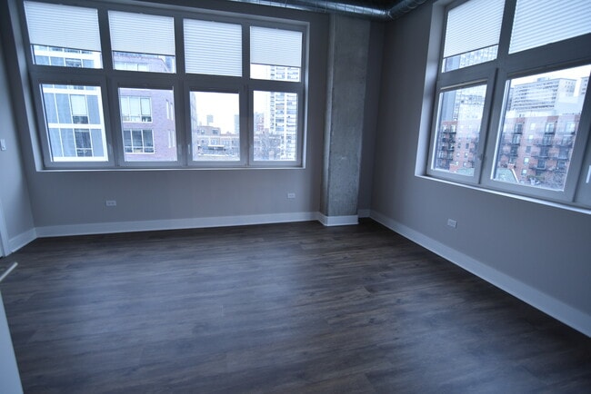Building Photo - 3833 N Broadway