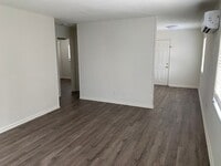 Building Photo - 609 N Stella Ave