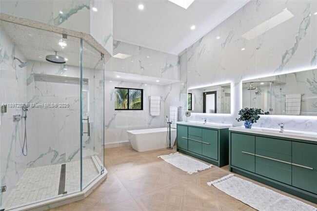 Building Photo - 6124 Paradise Point Dr