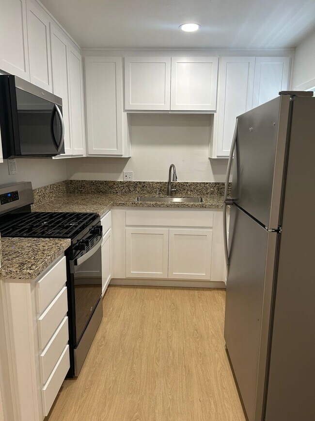Building Photo - 439 K St