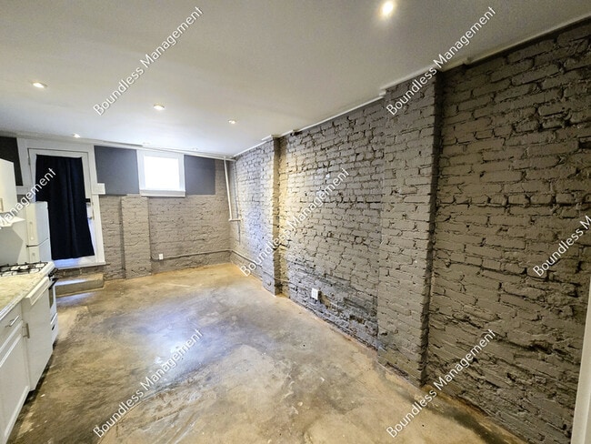Building Photo - 522 Morgan St NE
