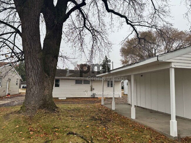 Building Photo - 309 E Garfield Ave