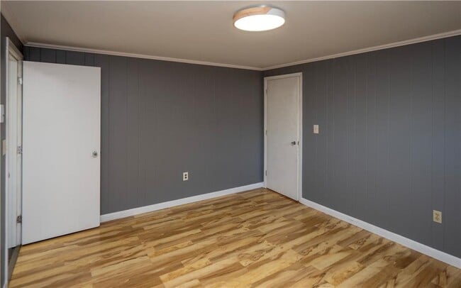 Building Photo - 109 Haskins Ave