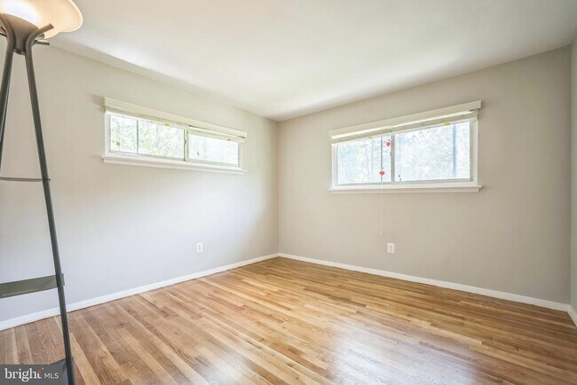 Building Photo - 7826 Glenister Dr