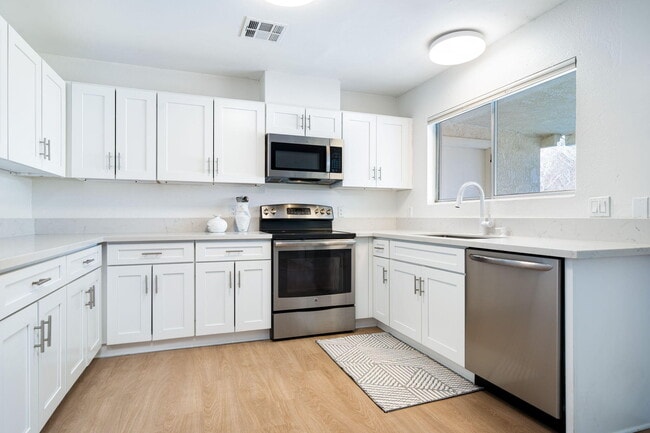 Building Photo - 53680 Avenida Montezuma
