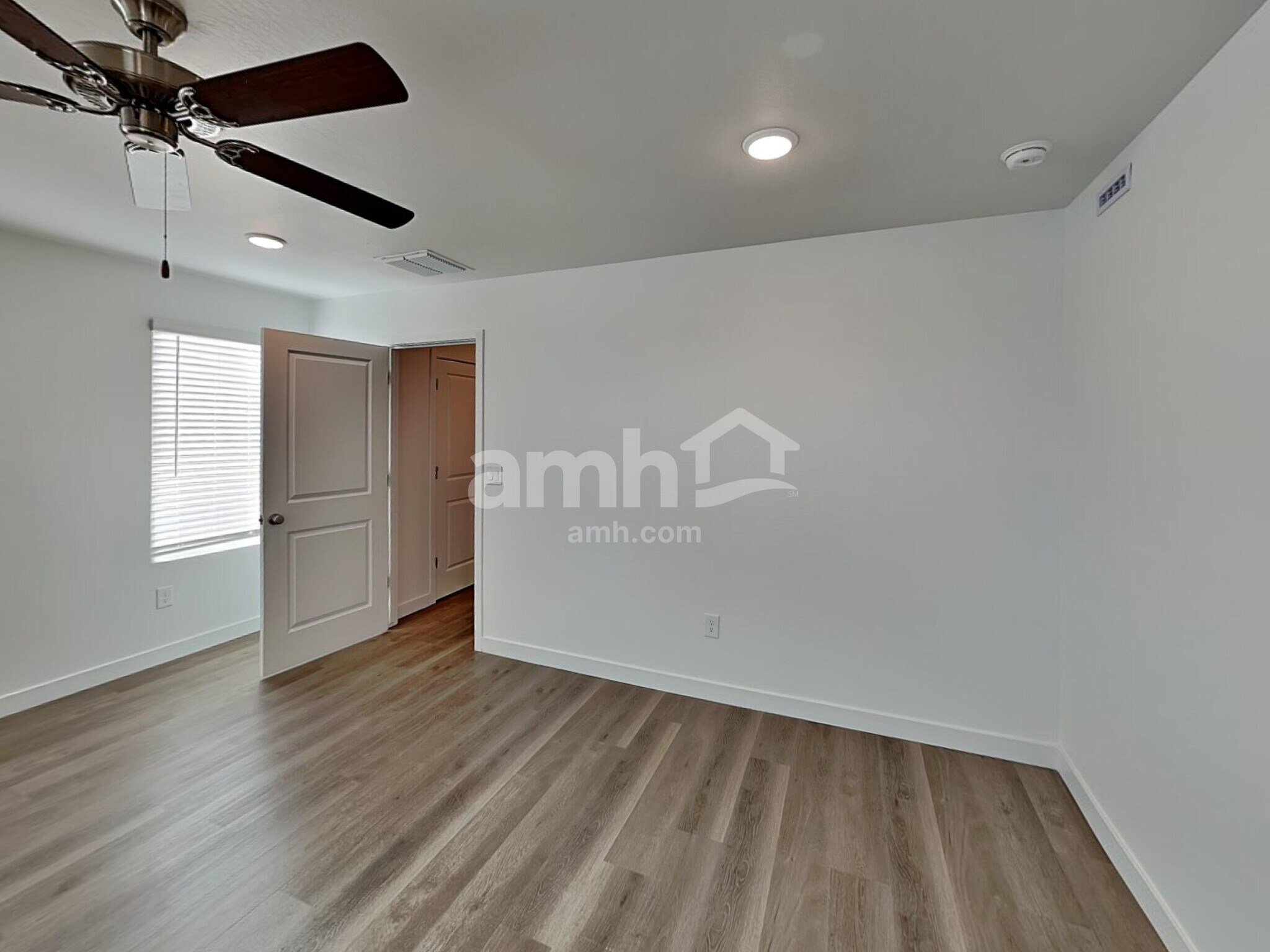 Building Photo - 25550 N 185th Ave
