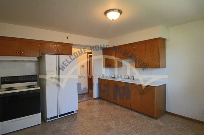 Building Photo - 8526 W Appleton Ave