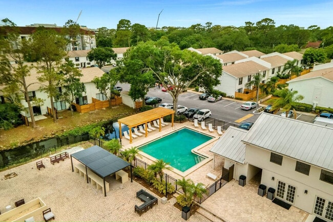 Building Photo - 13921 Heritage Club Dr