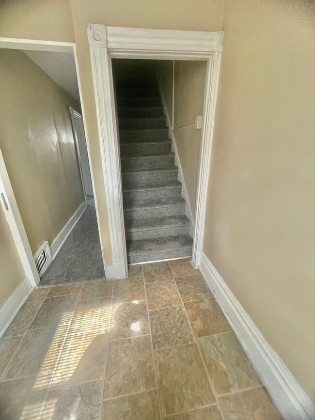 Building Photo - 4 bedroom. 1.5 Bath- Turtle Creek Pa