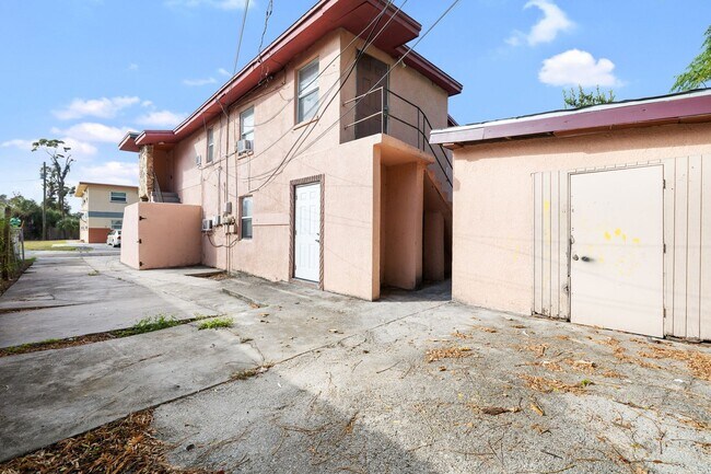 Building Photo - 1116 Upton Ct S