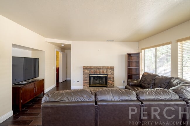 Building Photo - 3770 Dunbarton Way
