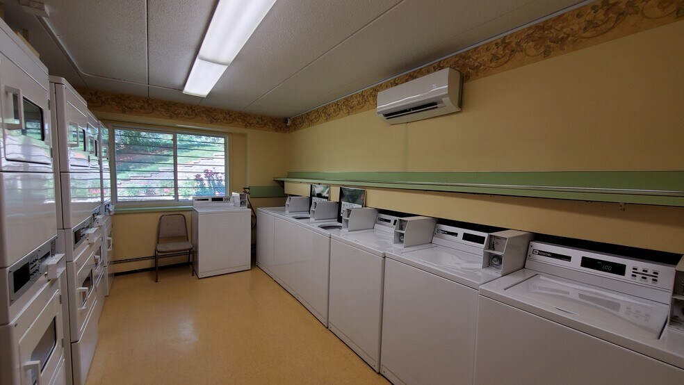 Building Photo - 175 County Rd B2 E