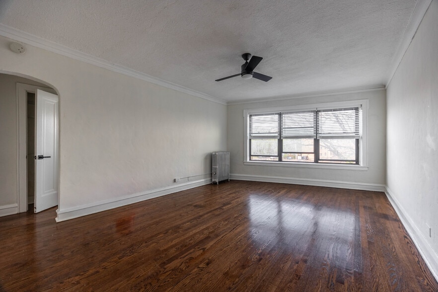 Building Photo - 5505 N Lincoln Ave