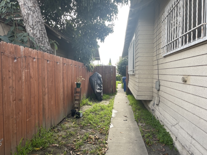 Building Photo - 1625 1/2 W 55th St