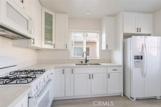 Building Photo - 630 E Cedar Ave