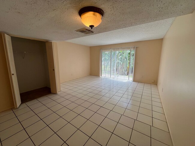 Building Photo - 12114 Napiers Cir