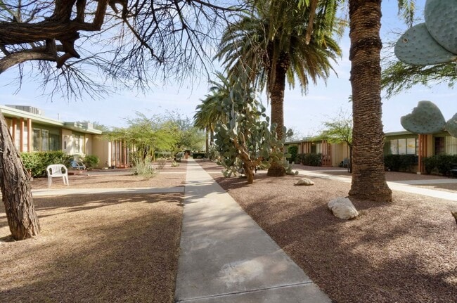 Building Photo - Charming 1-bedroom, 1-bath home in Tucsons most iconic neighborhood!