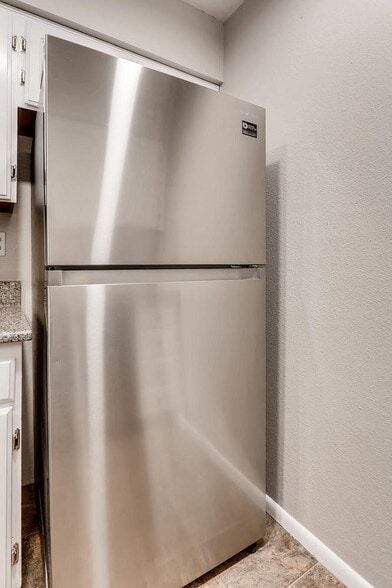 Kitchen - New Appliances - 14438 E 1st Dr