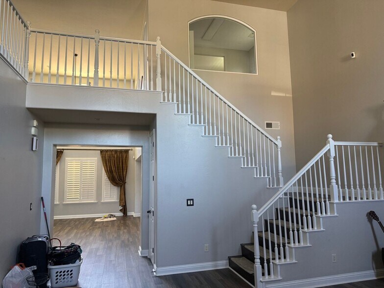 Building Photo - 1327 E Via Marbella Dr