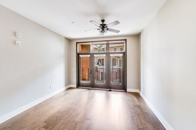 Building Photo - SouthEnd Luxury + Included Utilities (Gas,...