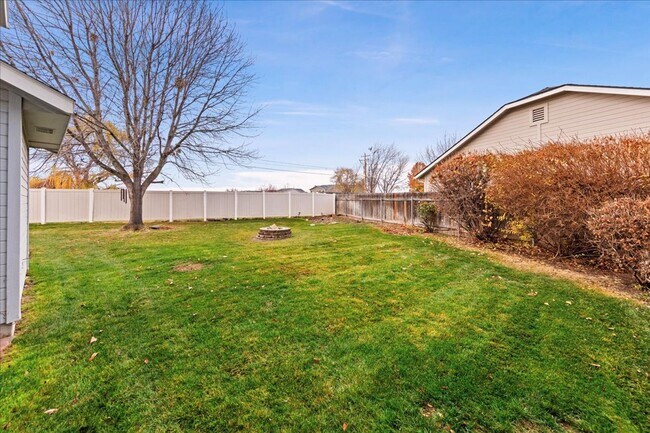 Building Photo - Beautiful NW Meridian Home with Privacy and Community Amenities