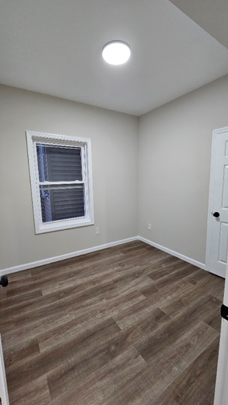 Building Photo - 30 Oak St