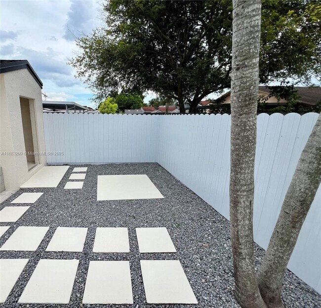 Building Photo - 20848 SW 118th Ave