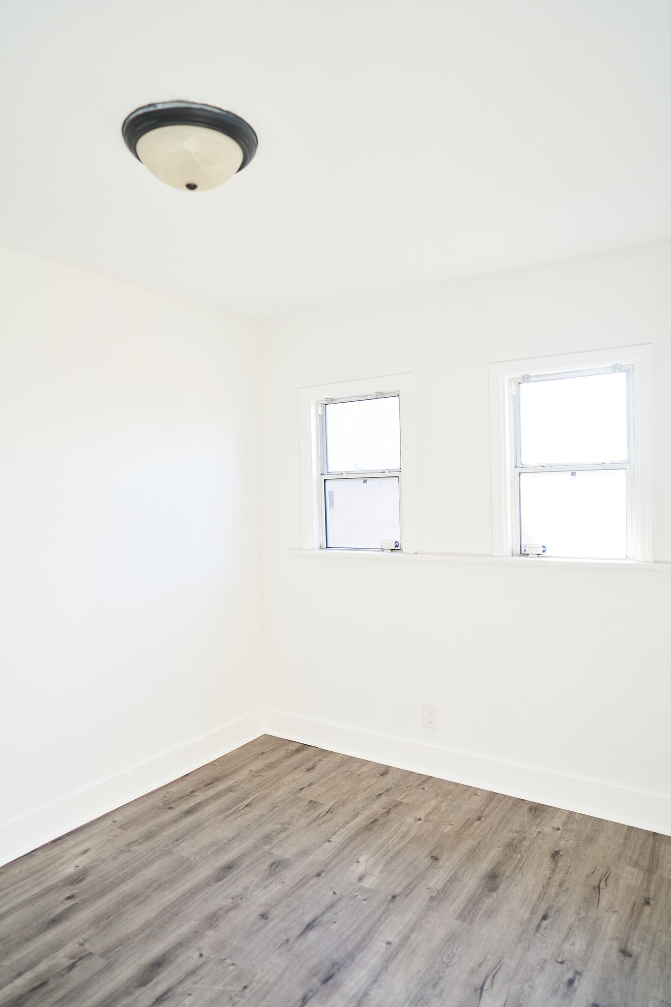 Building Photo - 606 E Realty St