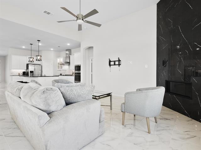 Building Photo - 2156 Domingo Dr