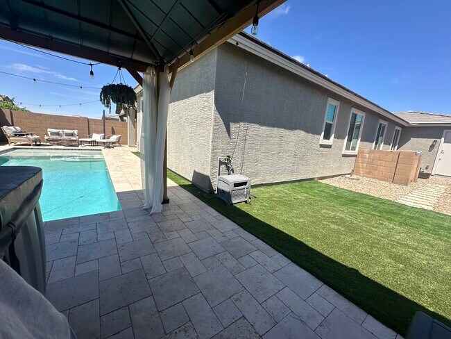 Building Photo - 25907 N Langley Dr