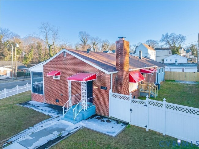 Building Photo - 209 Poe St