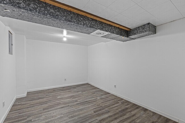 Building Photo - 3280 Brookshire Dr