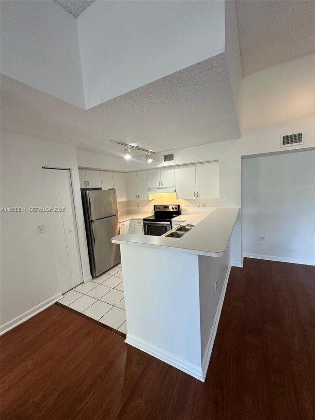 Building Photo - 4848 N State Rd 7