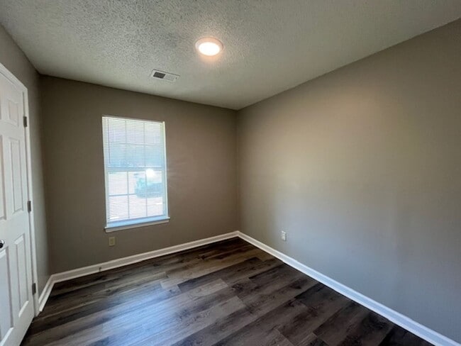 Building Photo - Completely Renovated 3 Bedroom 2 Bath Home...