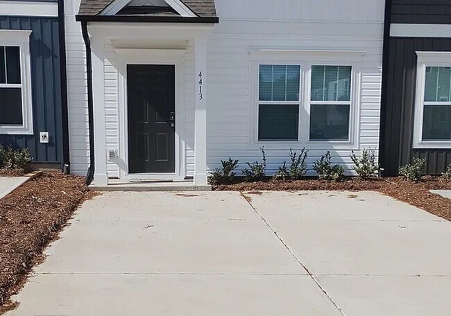 Building Photo - 3 BR/2.5BA  | Newly Renovated Single Family Home | Spacious Great Room | In Dukes Ridge!