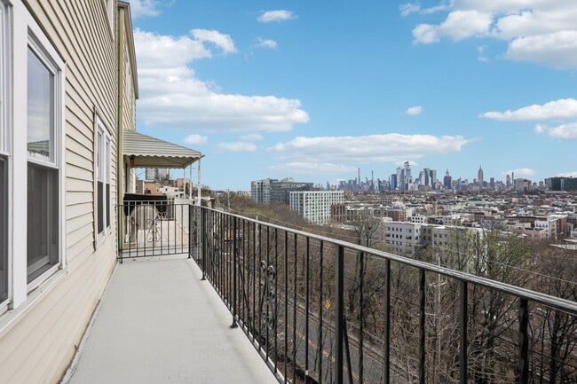 Building Photo - 342 Ogden Ave.