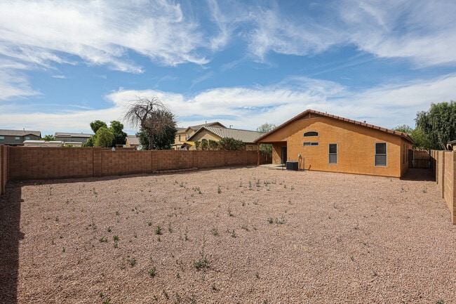 Building Photo - 12447 W El Nido Ln