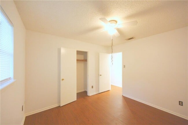 Building Photo - 12313 Willow Wild Dr