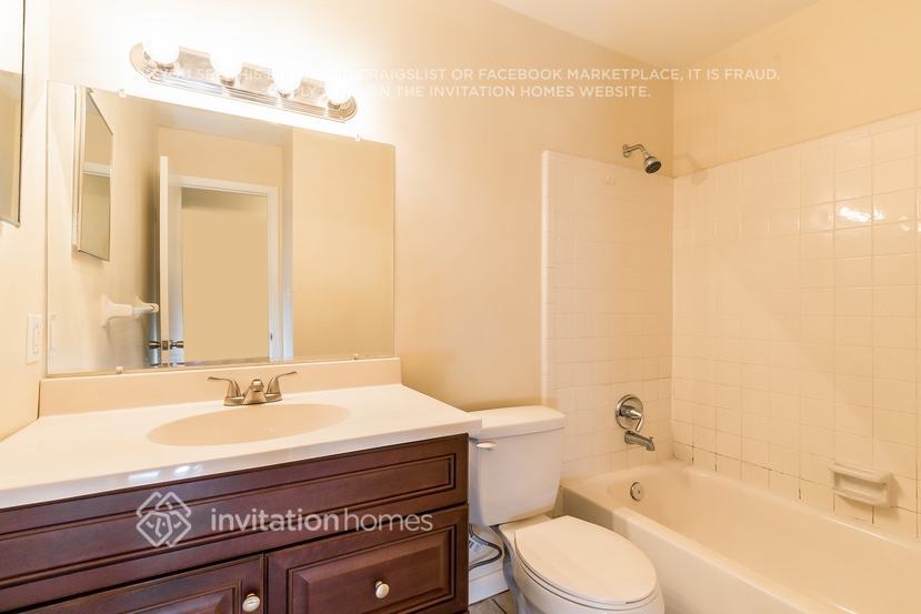 Building Photo - 990 Vincent Dr