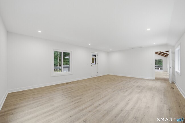 Building Photo - 21 Deepwood Rd
