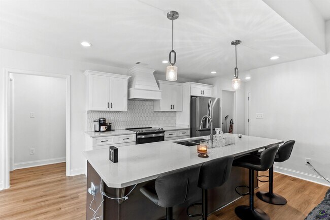 Building Photo - 241 Overton Dr