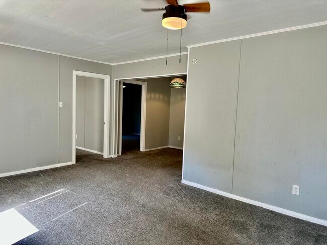 Building Photo - 1907 Avenue C