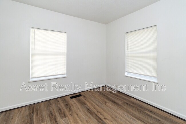 Building Photo - 3928 Porter Ave