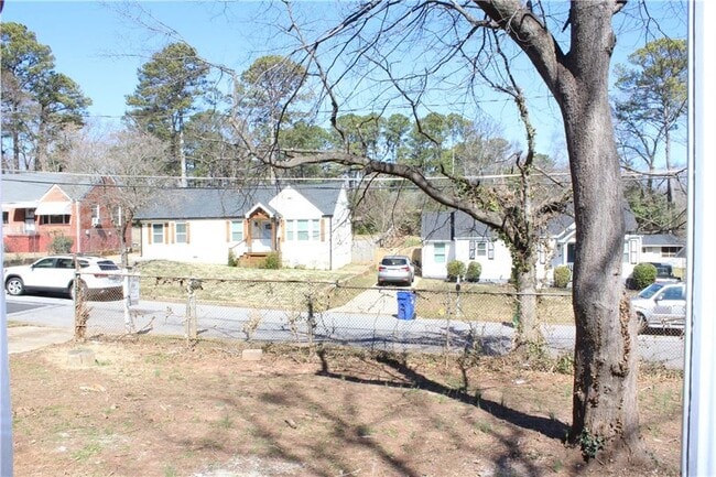 Building Photo - 2665 Northview Ave