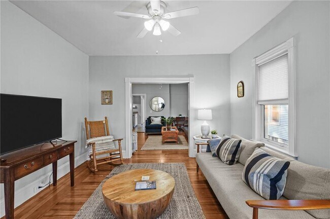 Building Photo - 48 Constitution St