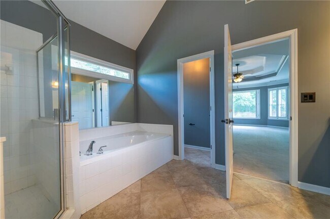 Building Photo - 313 Oak Hill Ln