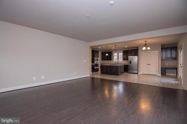 Building Photo - 6928 Regent Ln