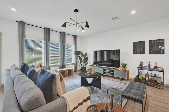 Building Photo - 13914 Frio Dr