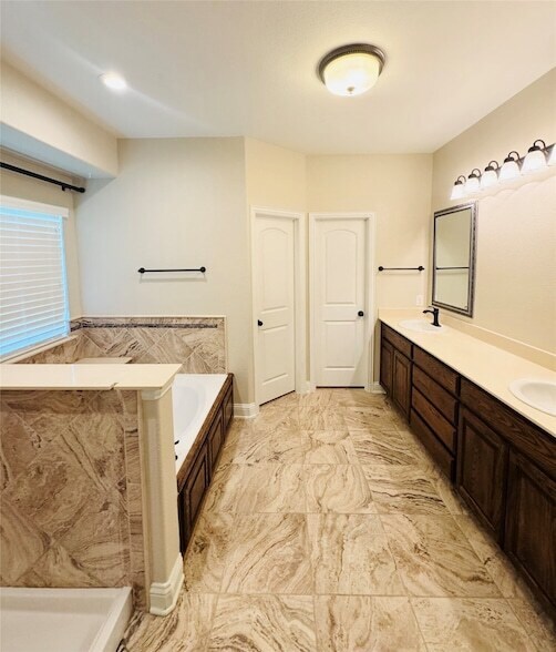 Building Photo - 1713 Fair Oaks Ln