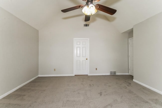 Building Photo - 810 N Walnut Bend Rd